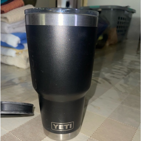 Yeti 30oz tumbler with accessories - Picture 4 of 7